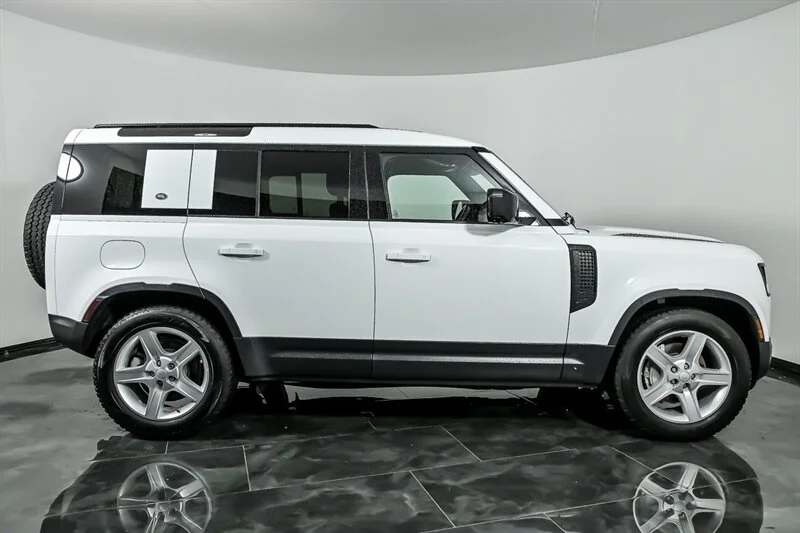 Used 2020 Fuji White Land Rover 110 HSE image 10