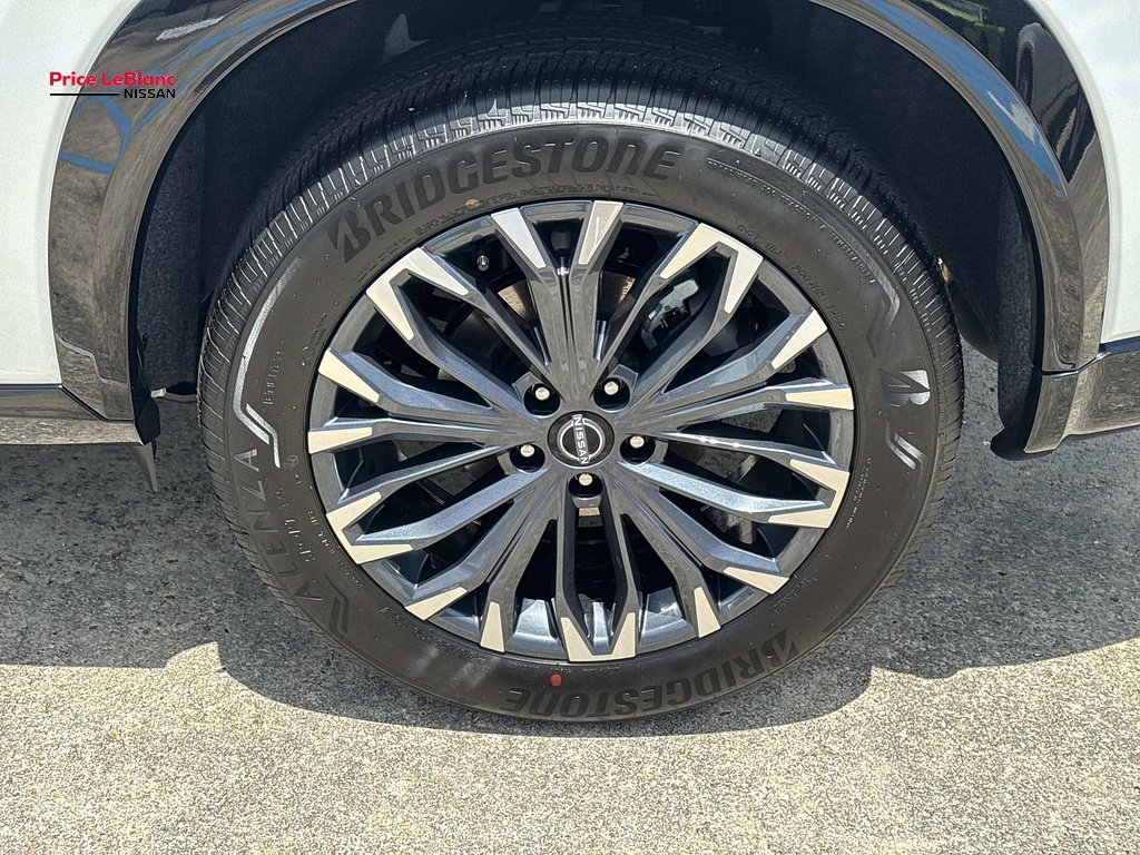 New 2026 Everest White Pearl TriCoat / Super Black Two-tone Nissan Platinum image 4