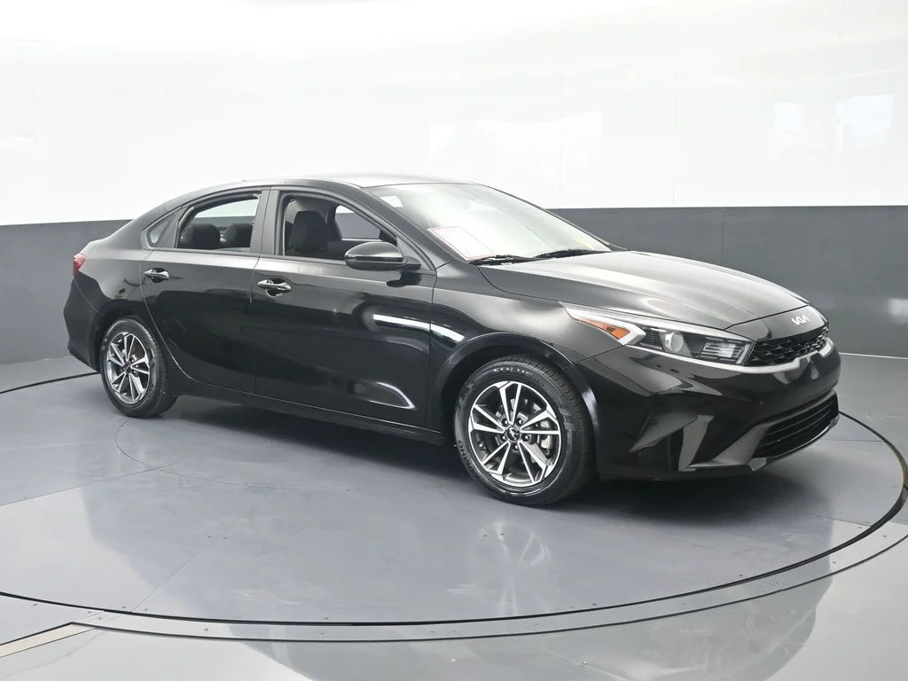 Used 2023 Aurora Black Pearl Kia LXS image 8