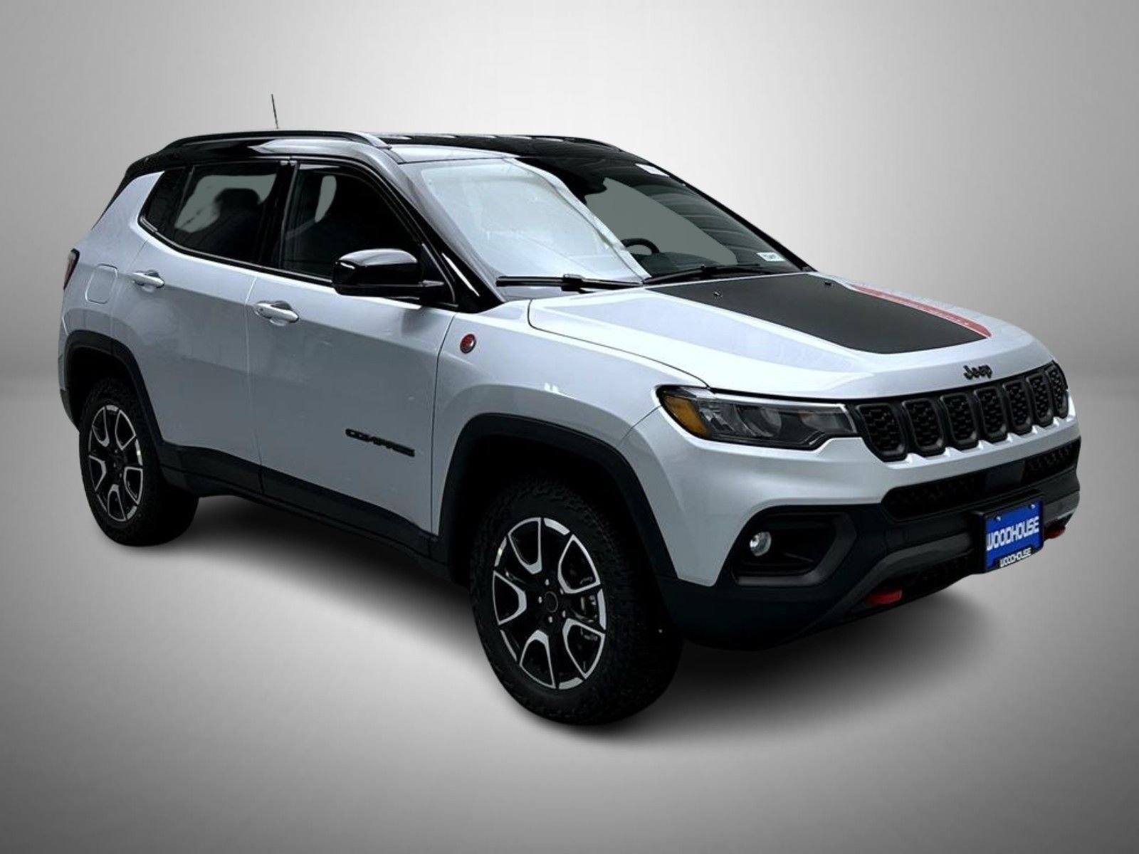 New 2026 Silver Zynith Metallic Clear-Coat Exterior Paint Jeep Trailhawk image 3