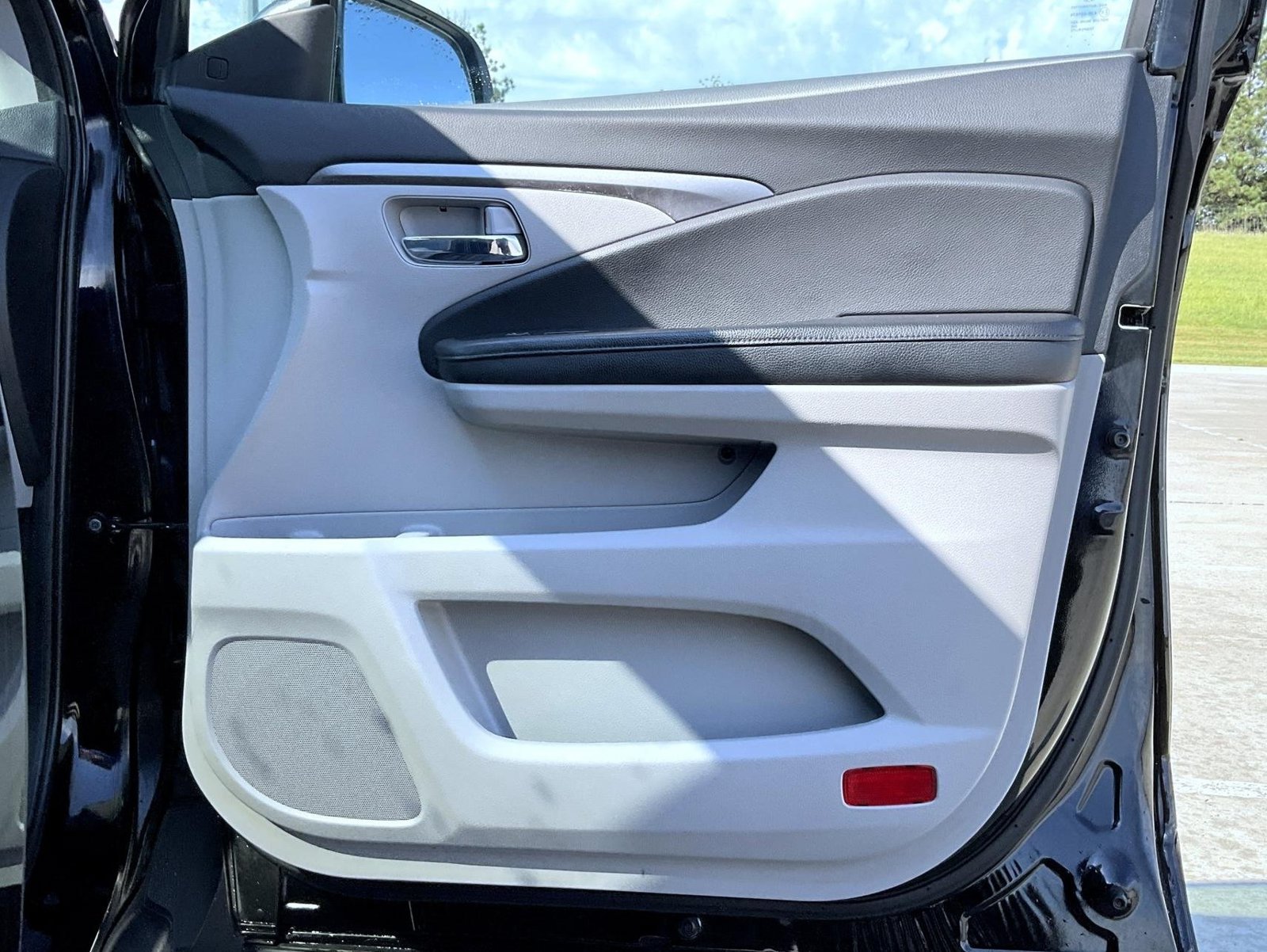 Used 2019 Crystal Black Pearl Honda EX-L image 18