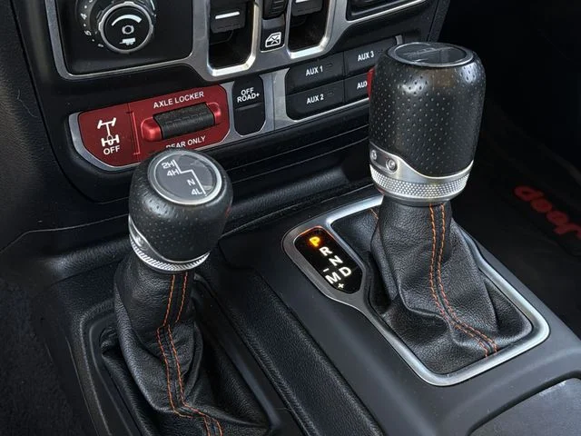 Used 2021 Gray Jeep Mojave image 27