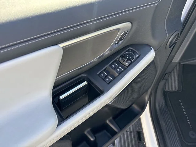Used 2025 White Ford Platinum image 15