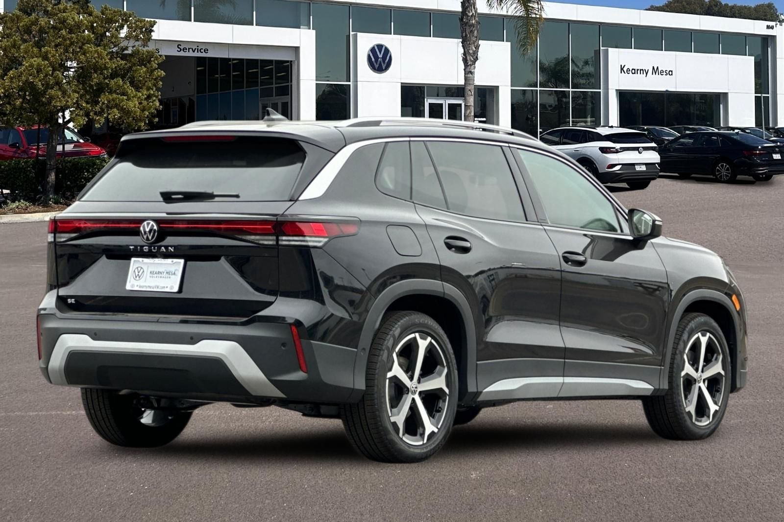 New 2026 Deep Black Pearl Volkswagen 2.0T SE image 4