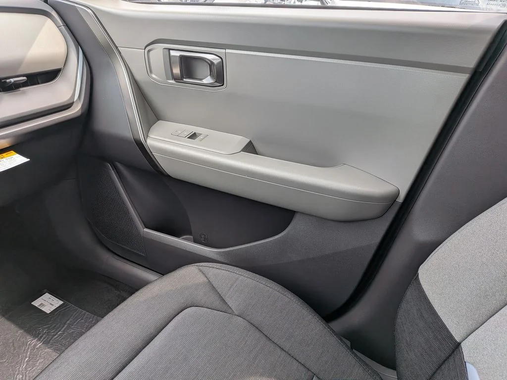 New 2027 Snow White Pearl Kia LX image 39