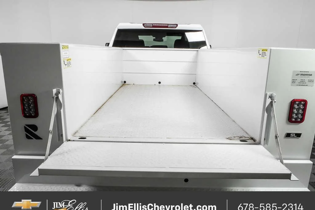 New 2025 Summit White Chevrolet WT image 26