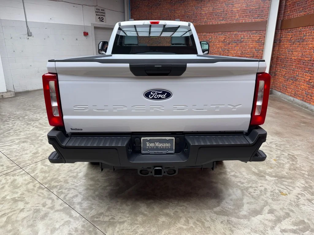 New 2027 White Ford F350 4X4SDR/CSR image 4