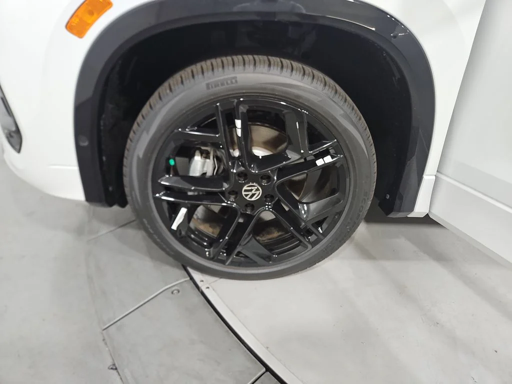 New 2026 White/off-white Volkswagen 2.0T SE R-Line Black image 25