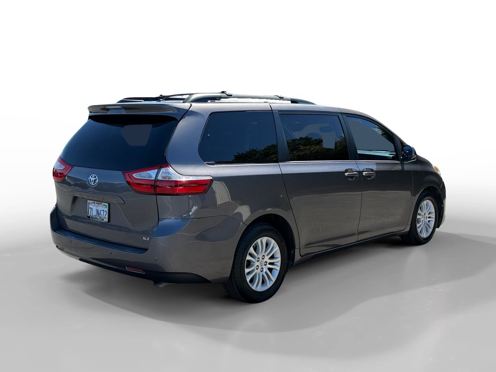 Used 2015 Predawn Gray Mica Toyota XLE image 5