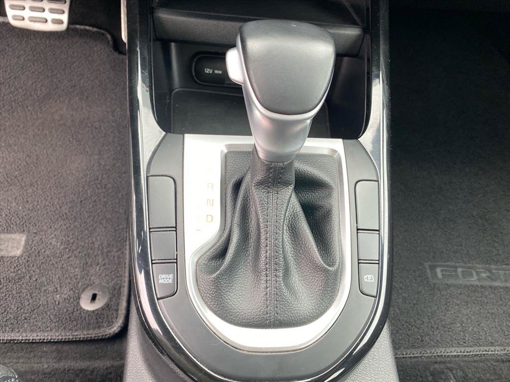 Certified Used 2023 Snow White Pearl Kia GT-Line image 13