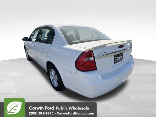 Used 2005 White Chevrolet  image 7