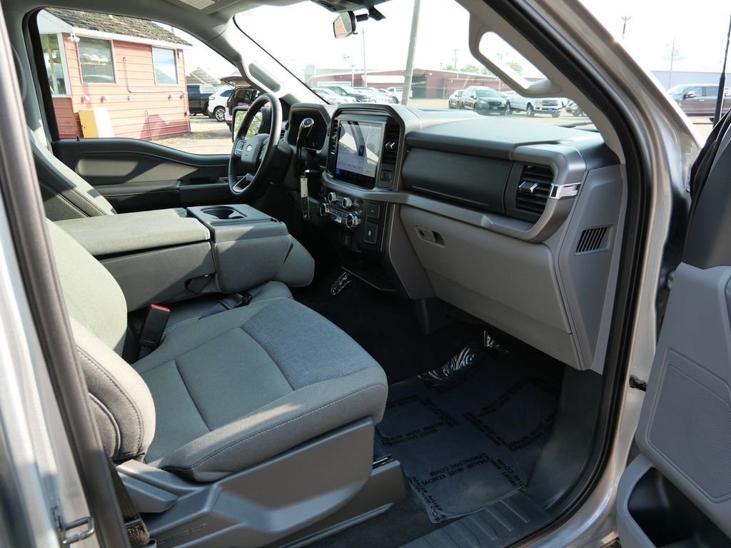 Used 2025 Silver Ford XLT image 11