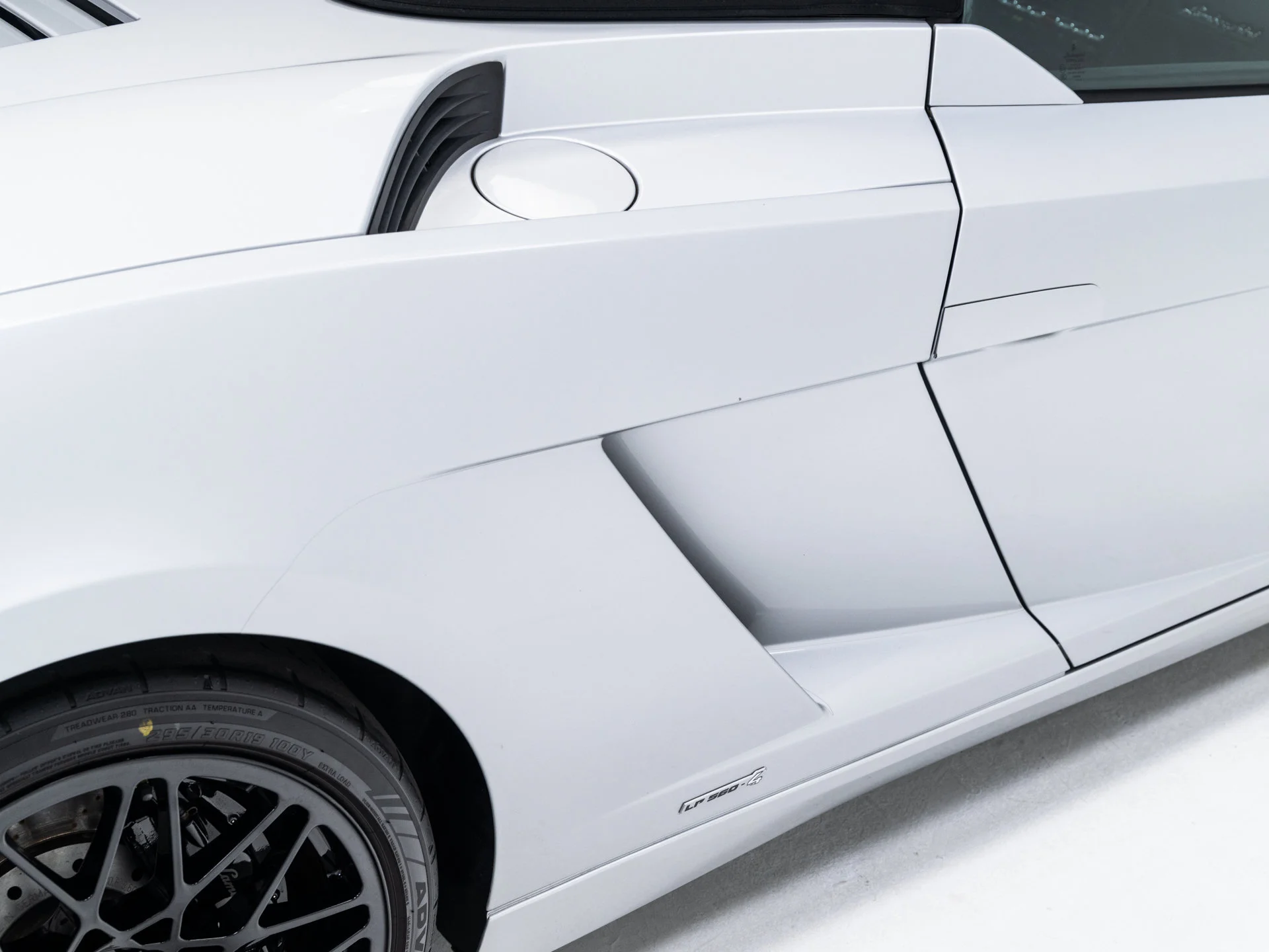 Used 2011 Grigio Thalasso Metallic Lamborghini LP560-4 image 24