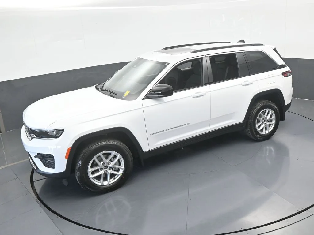 Used 2025 Bright White Clearcoat Jeep Laredo X image 42