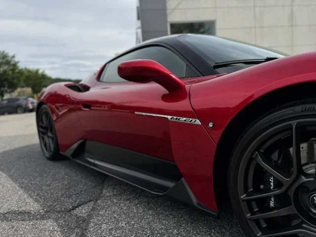 Used 2022 RED Maserati  image 14