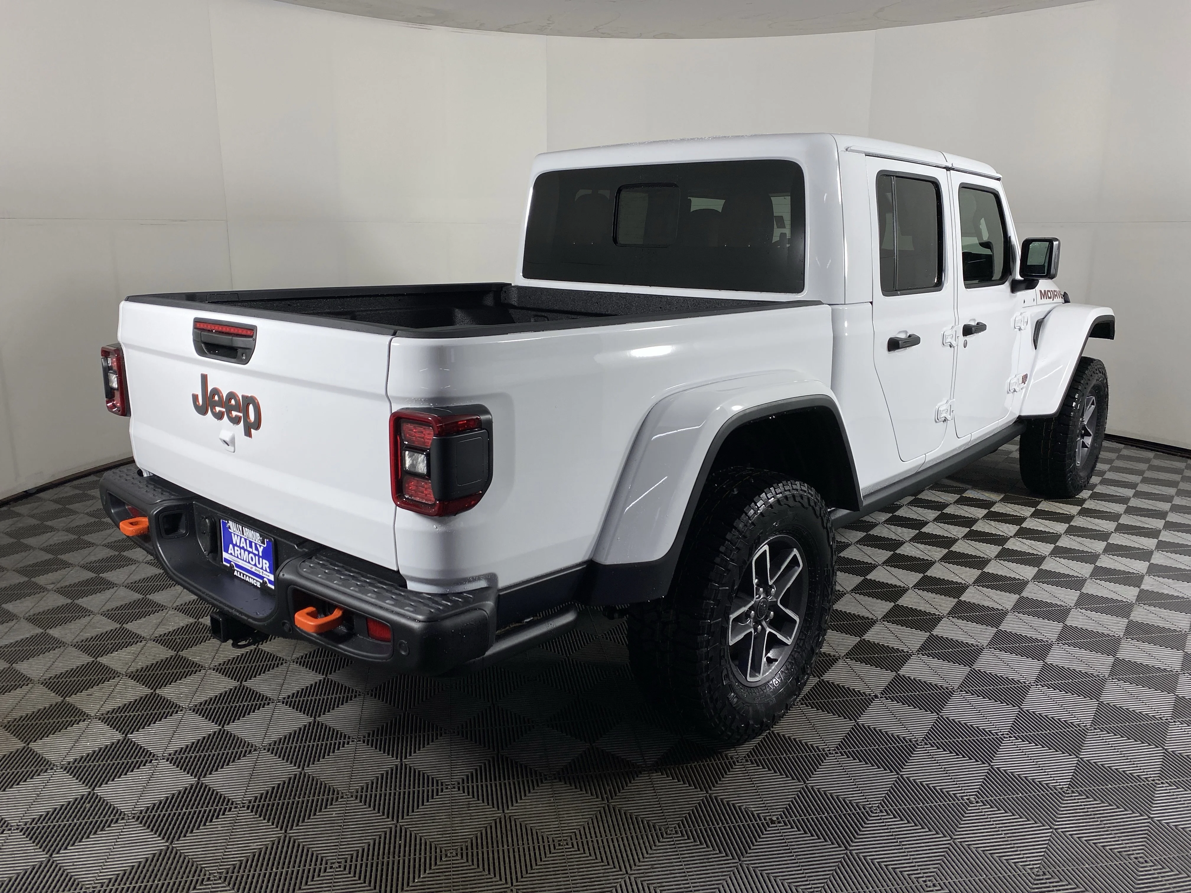 New 2026 Bright White Clear-Coat Exterior Paint Jeep Mojave X image 7