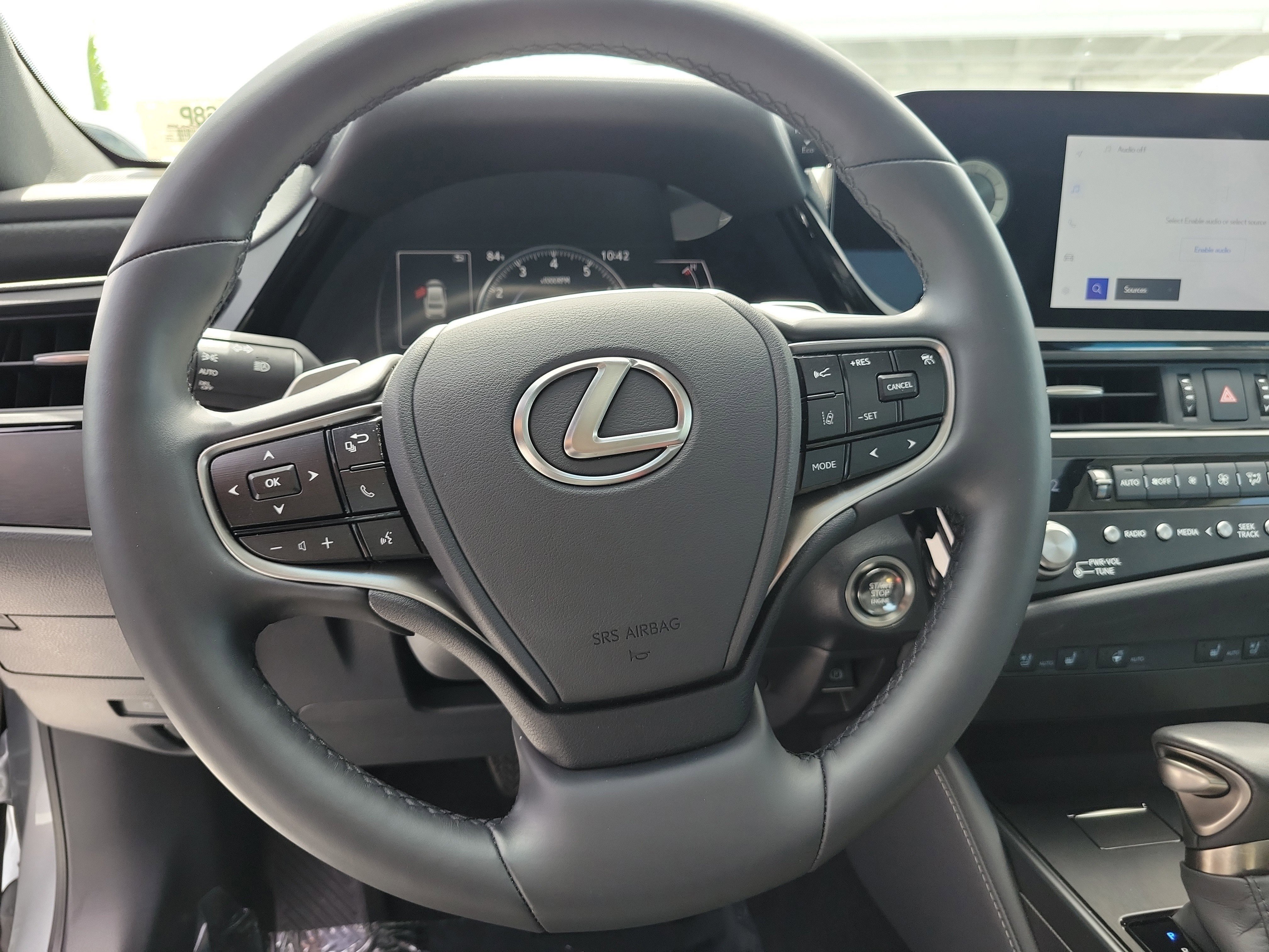2025 Lexus ES 350 - Photo 27