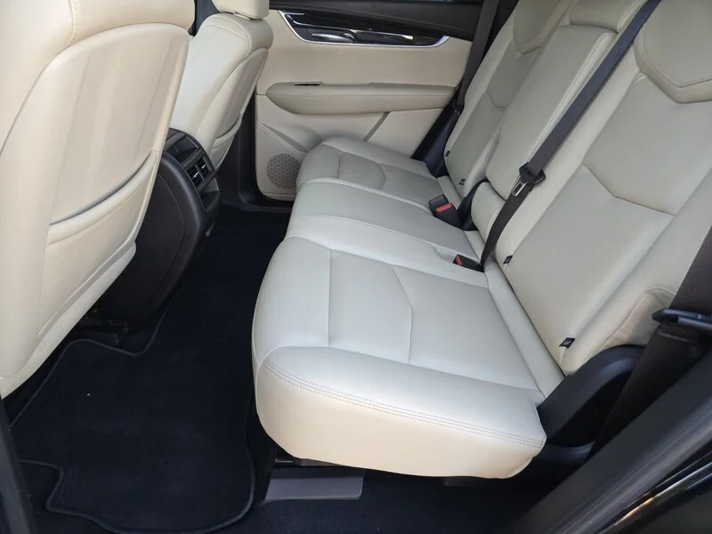 Used 2018 Stellar Black Metallic Cadillac FWD image 8