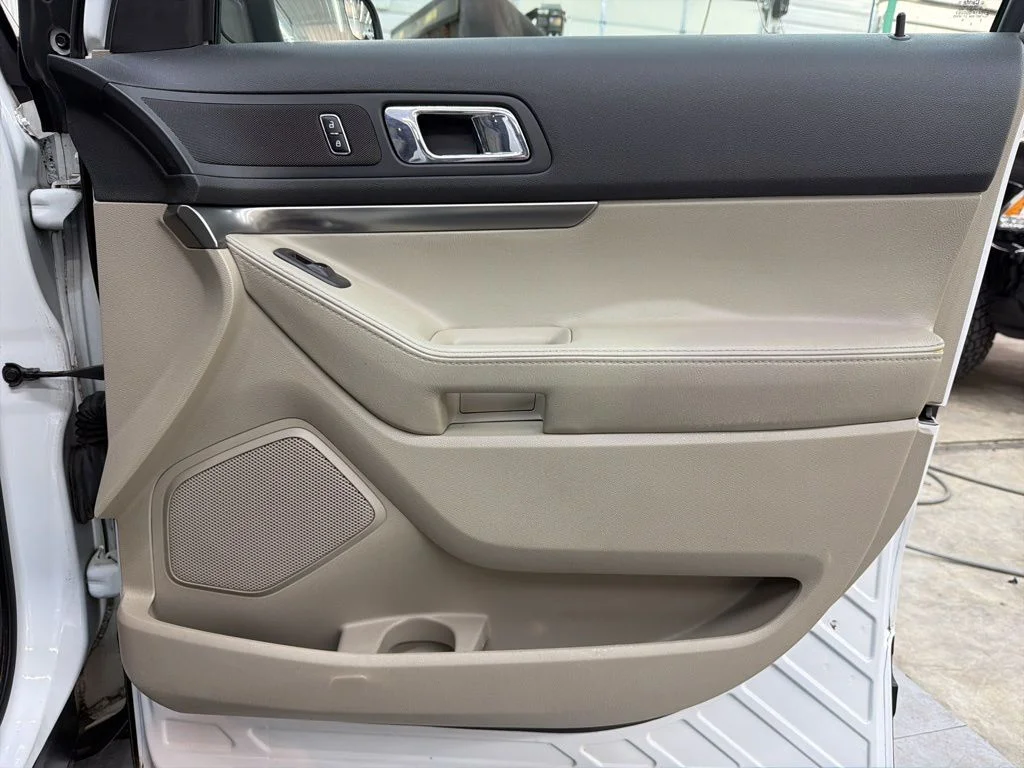 Used 2014 White Ford Base image 28