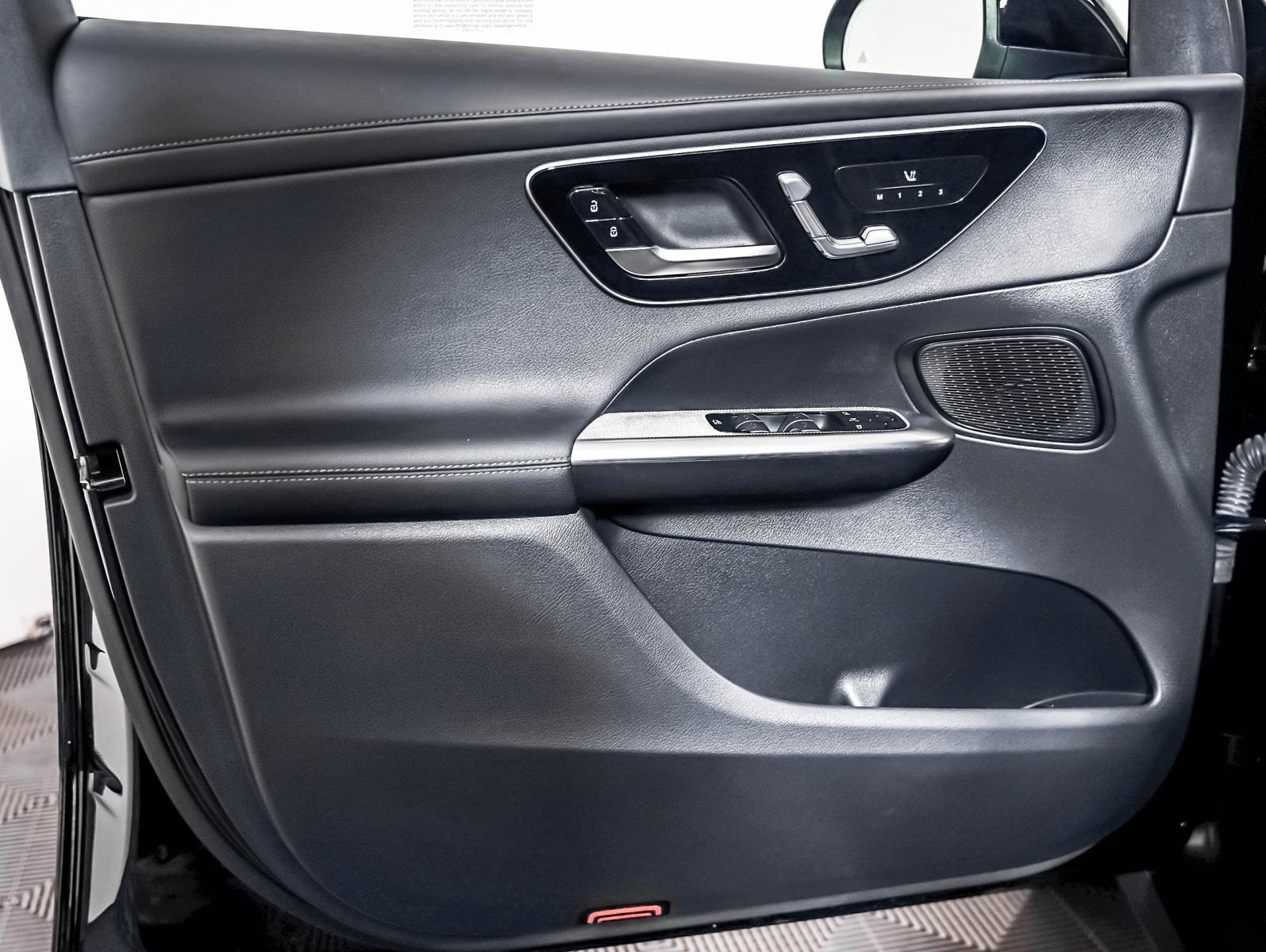 Certified Used 2025 Black Mercedes-Benz GLC 300 image 24