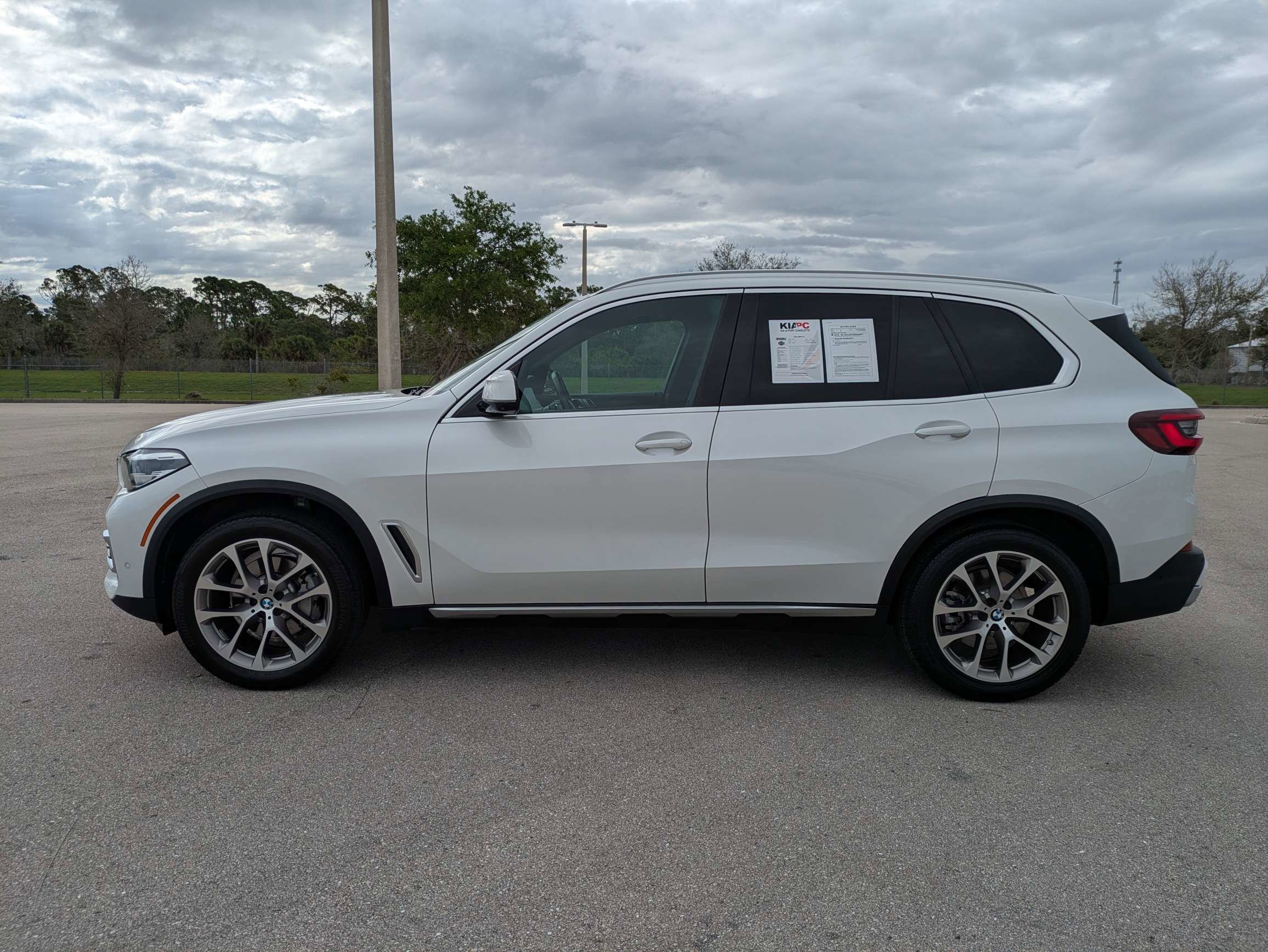 Used 2023 Mineral White Metallic BMW xDrive40i image 8