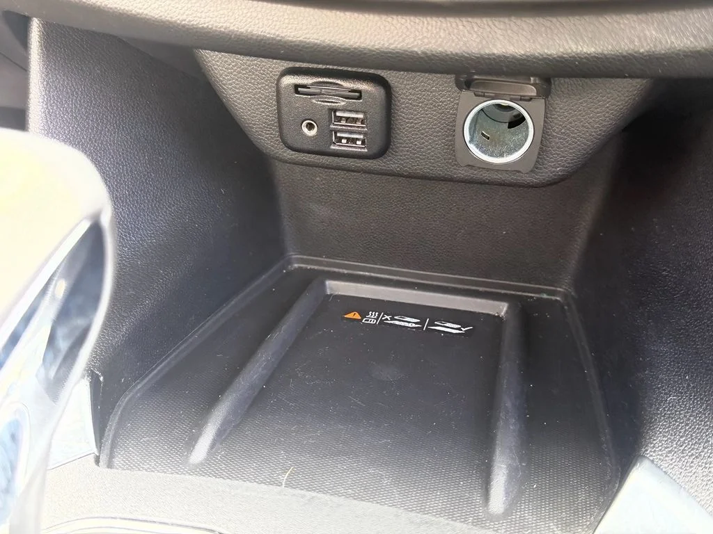 Used 2023 White Chevrolet Premier image 29