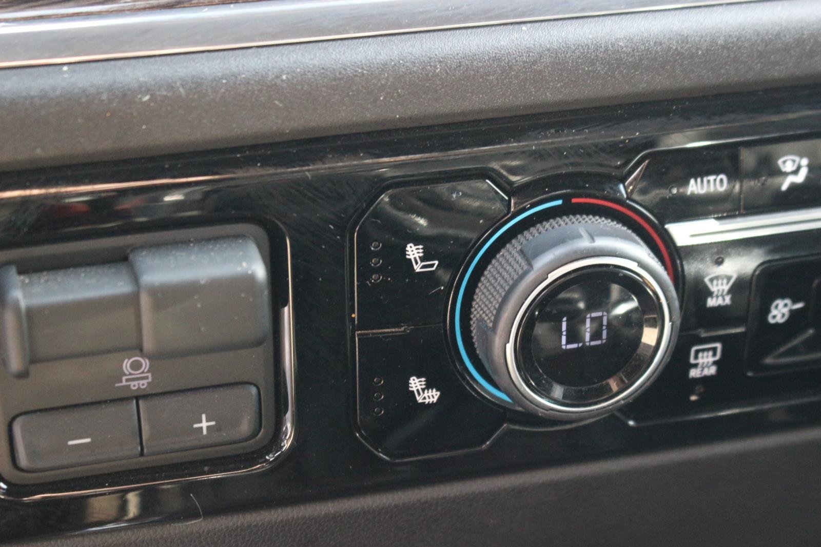 Used 2024 Summit White Chevrolet RST image 28