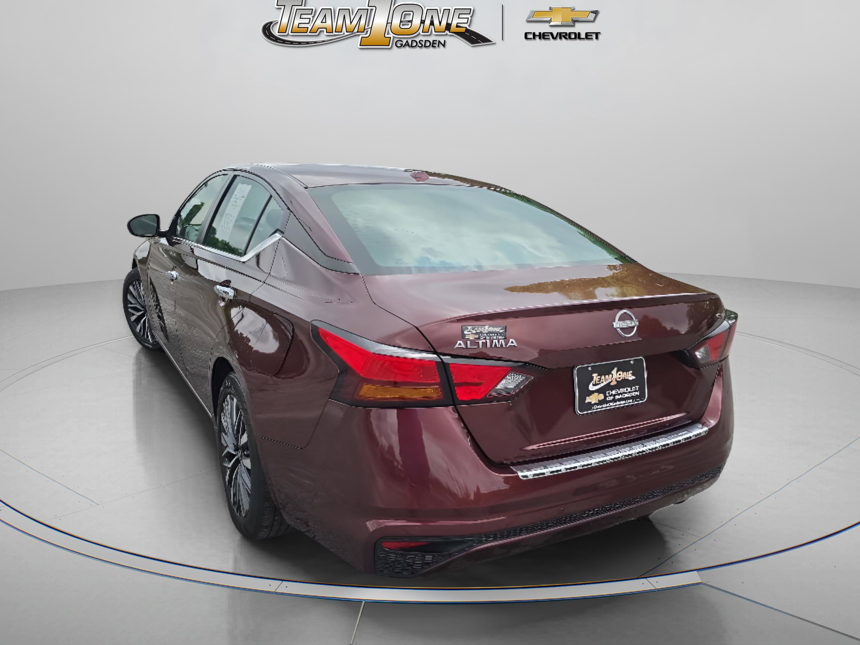 Used 2023 Red/red Nissan 2.5 SV image 5