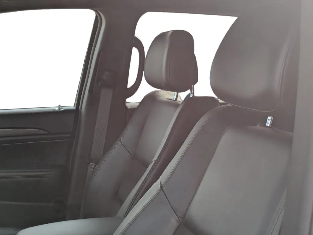 Used 2020 White Jeep Altitude image 15