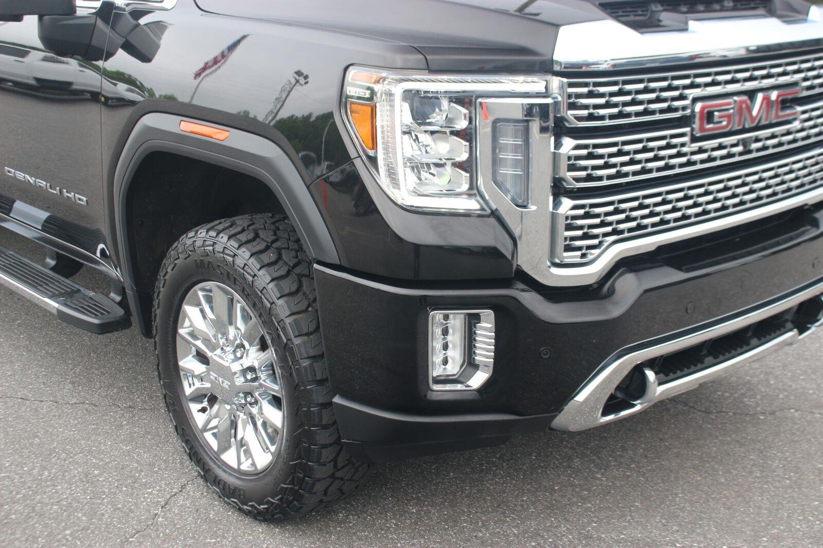 Used 2023 Ebony Twilight Metallic GMC Denali image 9