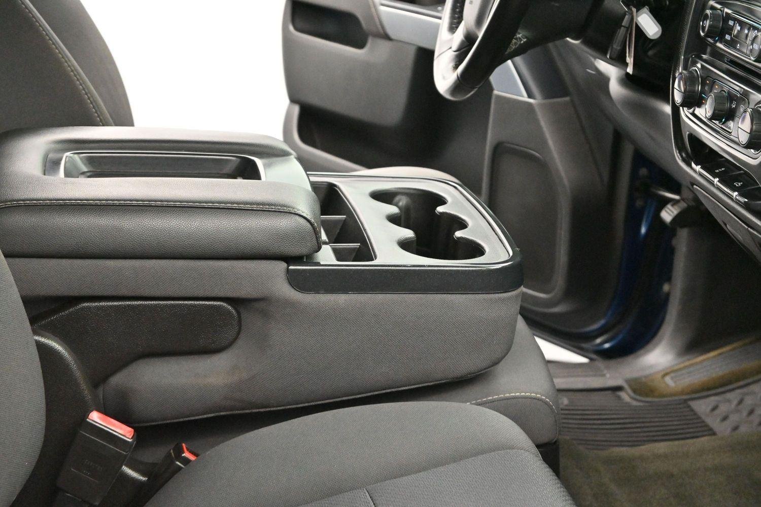 Used 2018 Deep Ocean Blue Metallic Chevrolet LT image 30