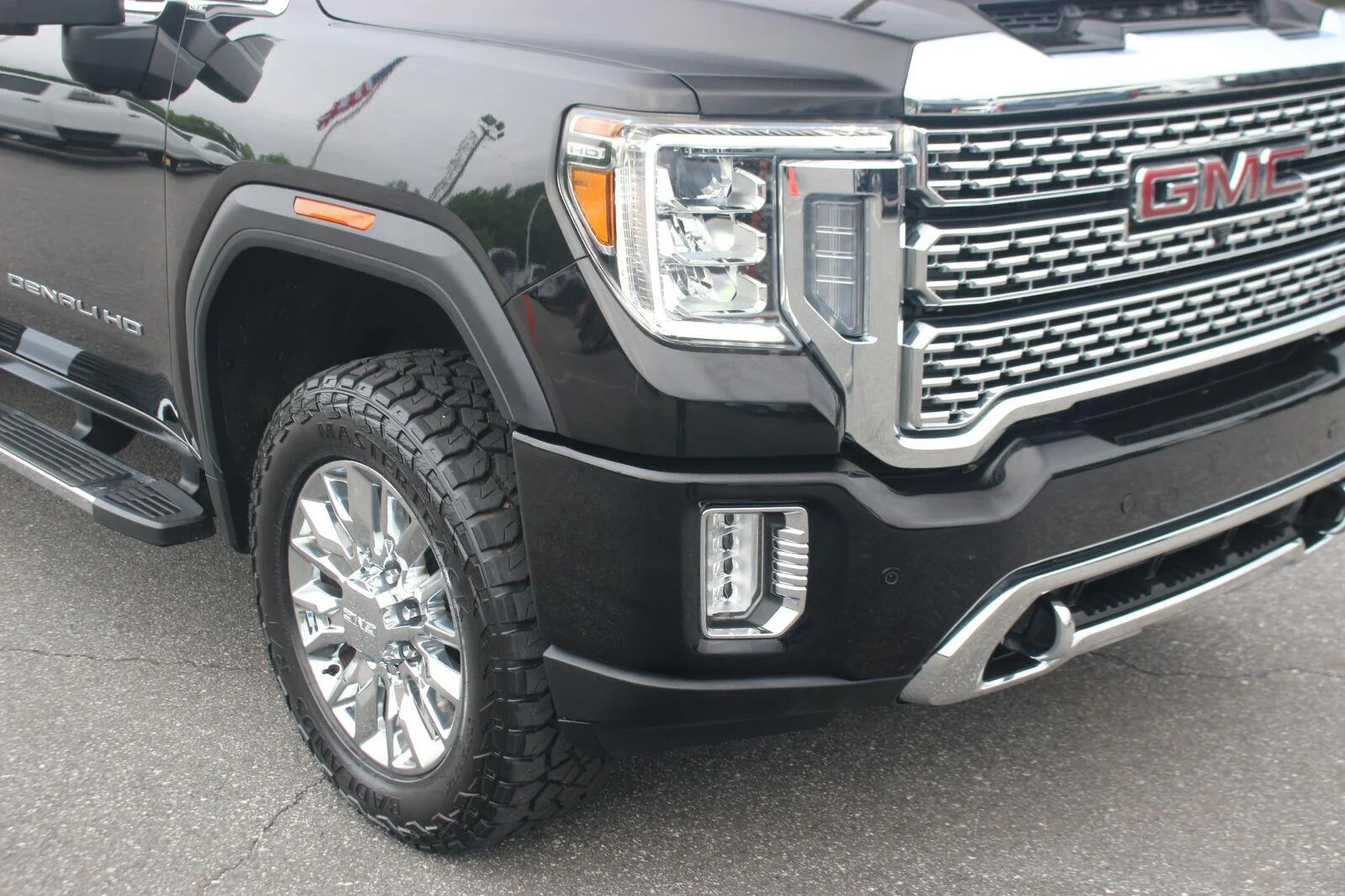 Used 2023 Ebony Twilight Metallic GMC Denali image 9