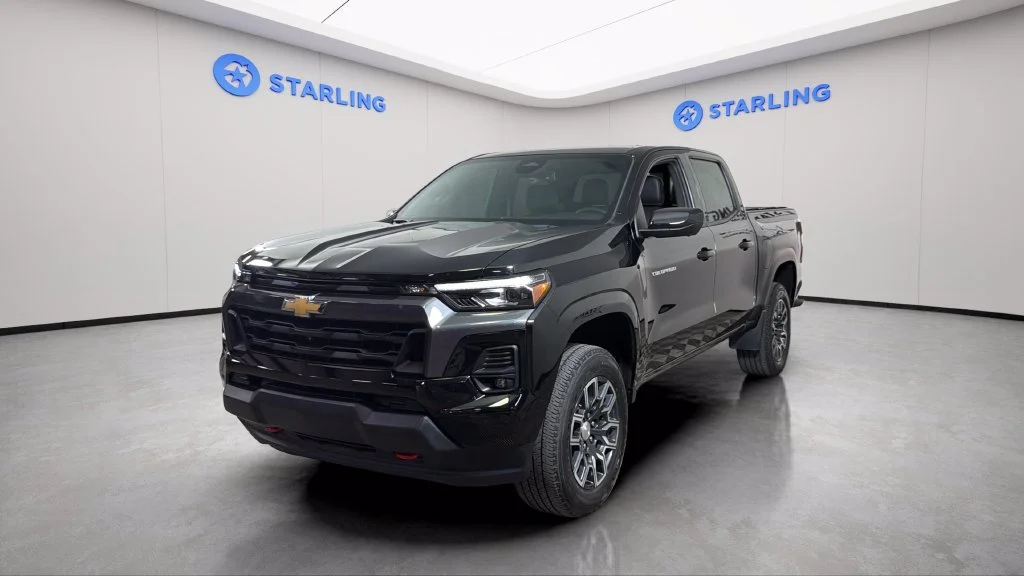 Used 2023 BLACK Chevrolet 4WD LT image 17