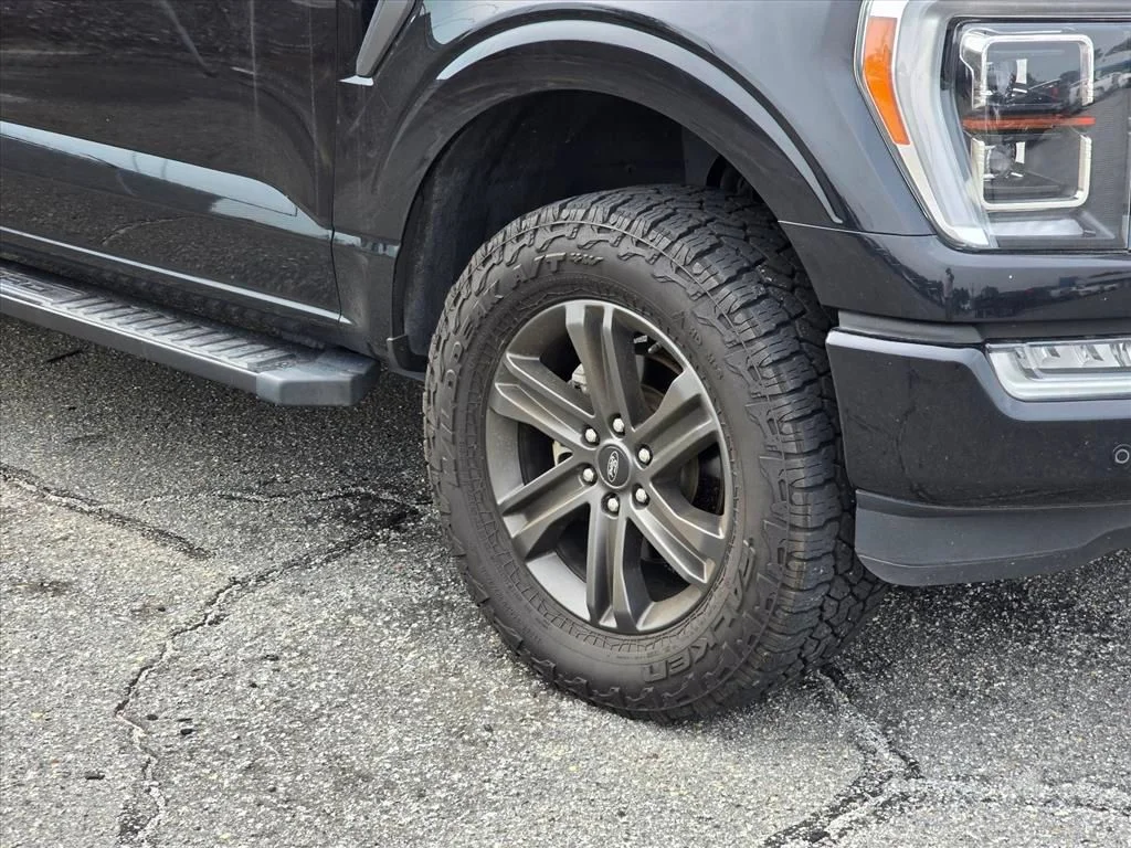 Used 2022 Black Ford Lariat image 17