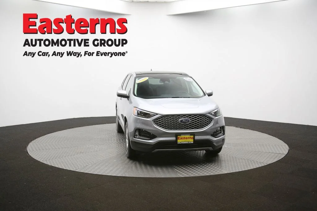Used 2023 Silver Ford SEL image 48