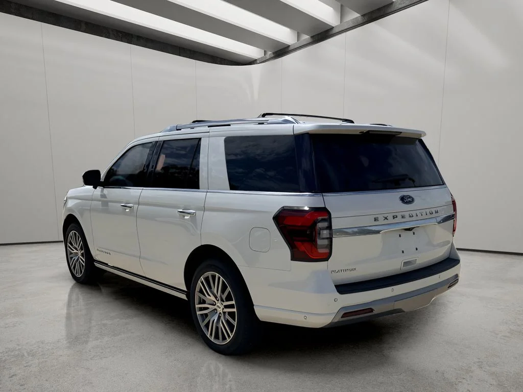 Used 2022 Star White Metallic Tri-Coat Ford Platinum image 3