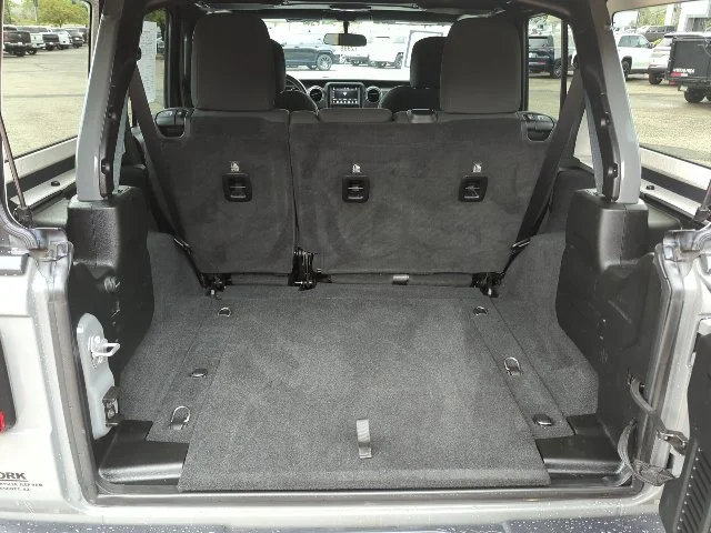 Used 2018 Gray Jeep Unlimited Sahara image 21