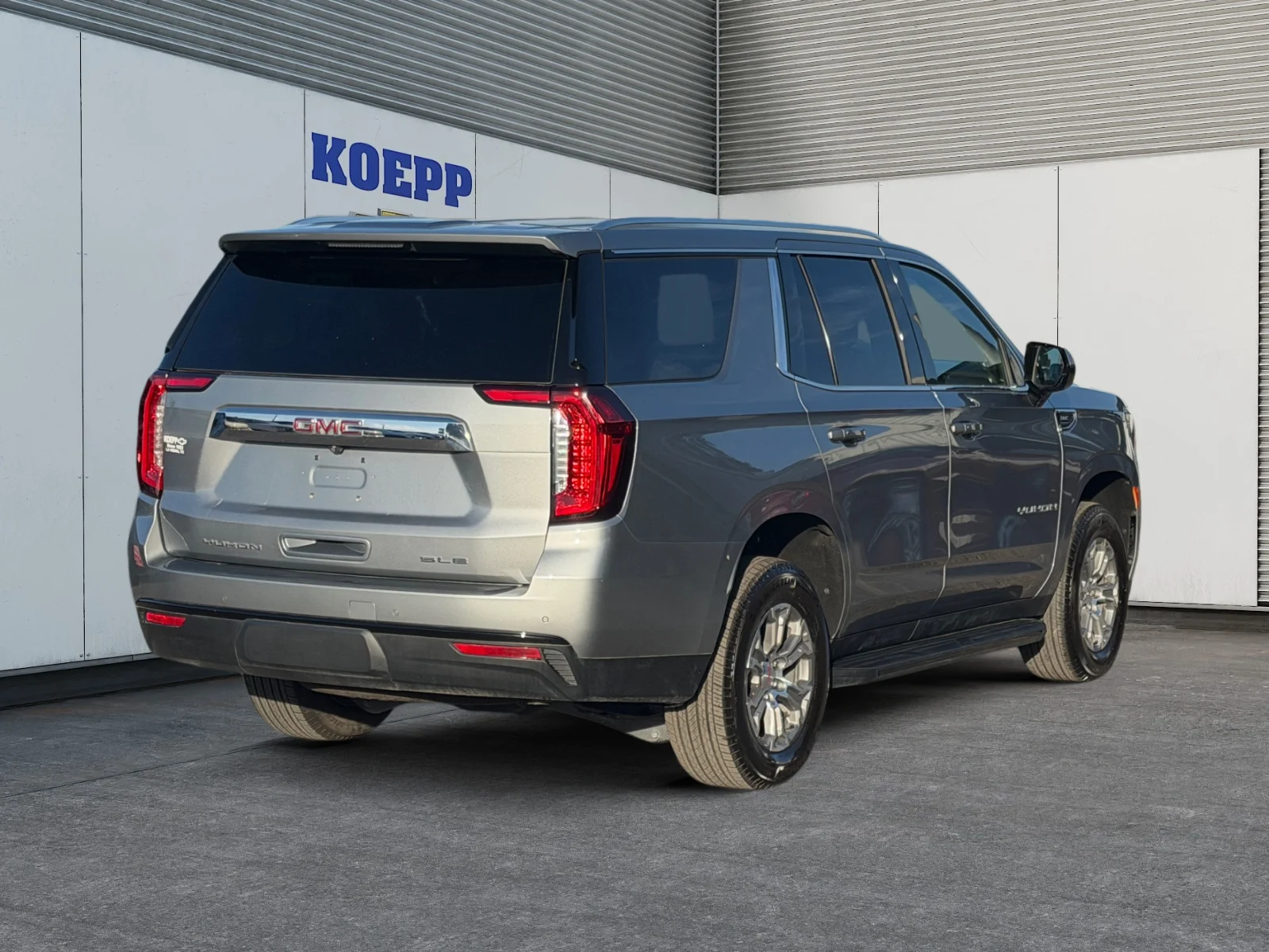 Used 2024 Sterling Metallic GMC SLE image 5