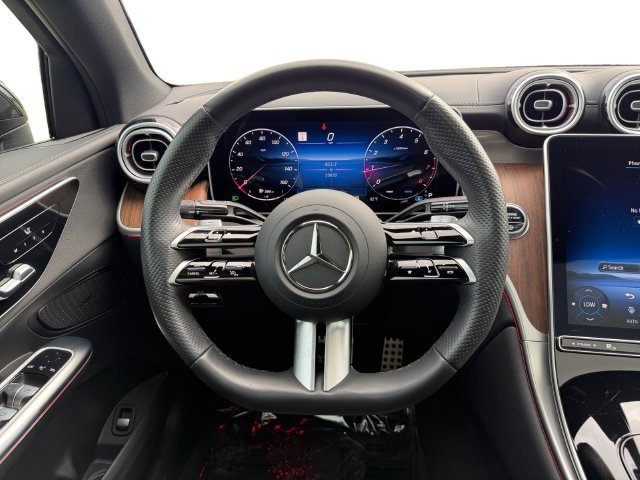 Used 2025  Mercedes-Benz GLC 300 Coupe image 13