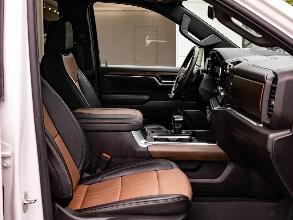 Used 2024 Iridescent Pearl Tricoat Chevrolet High Country image 27