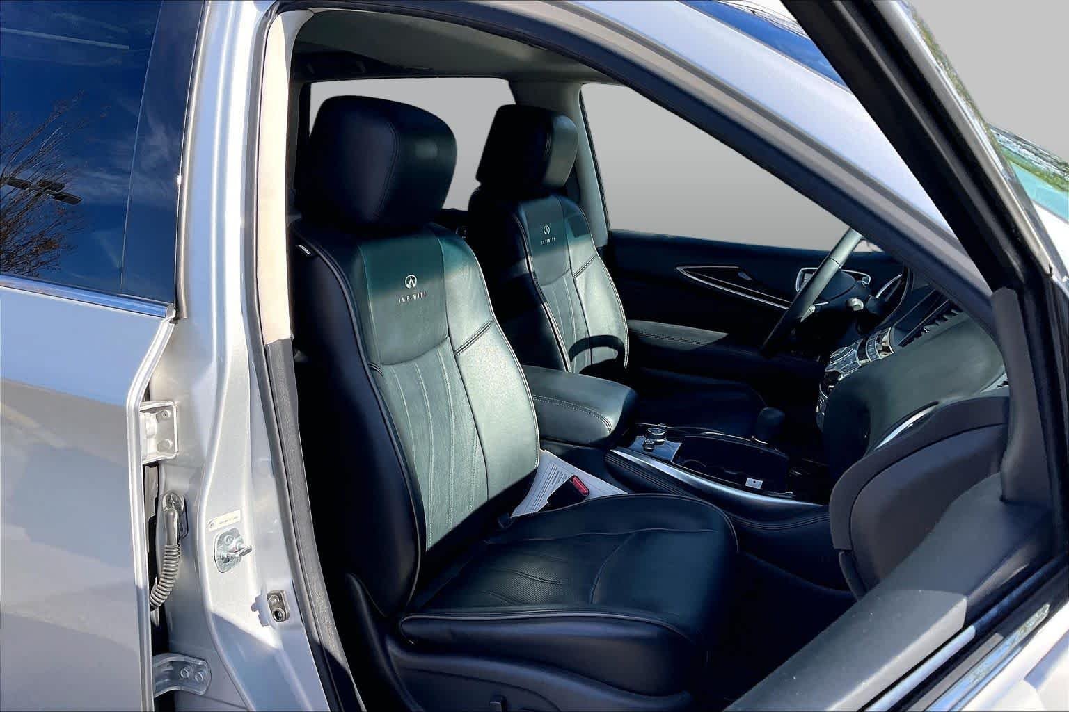 Used 2013 Liquid Platinum INFINITI  image 9