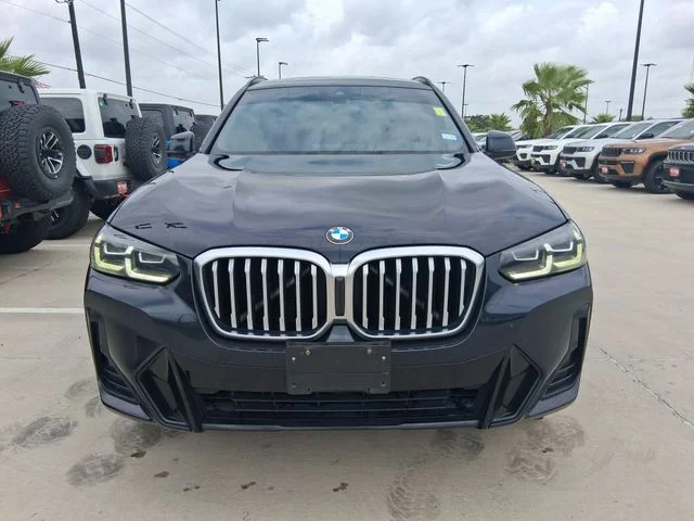 Used 2022 Black BMW sDrive30i image 3
