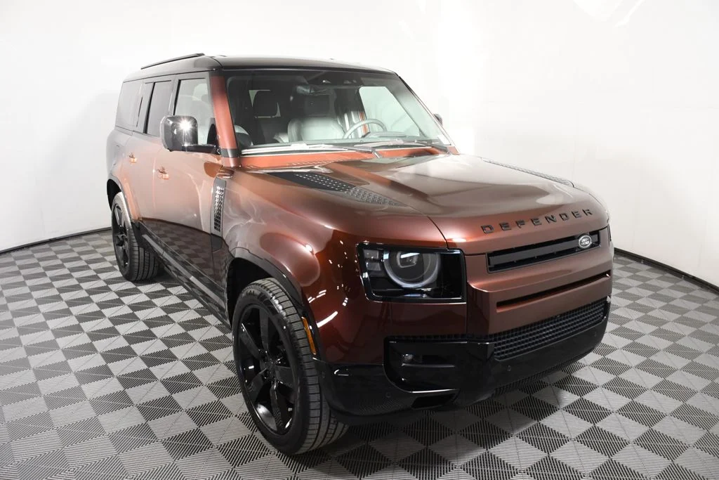 2026 Land Rover Defender 130 X-Dynamic SE P400's photo