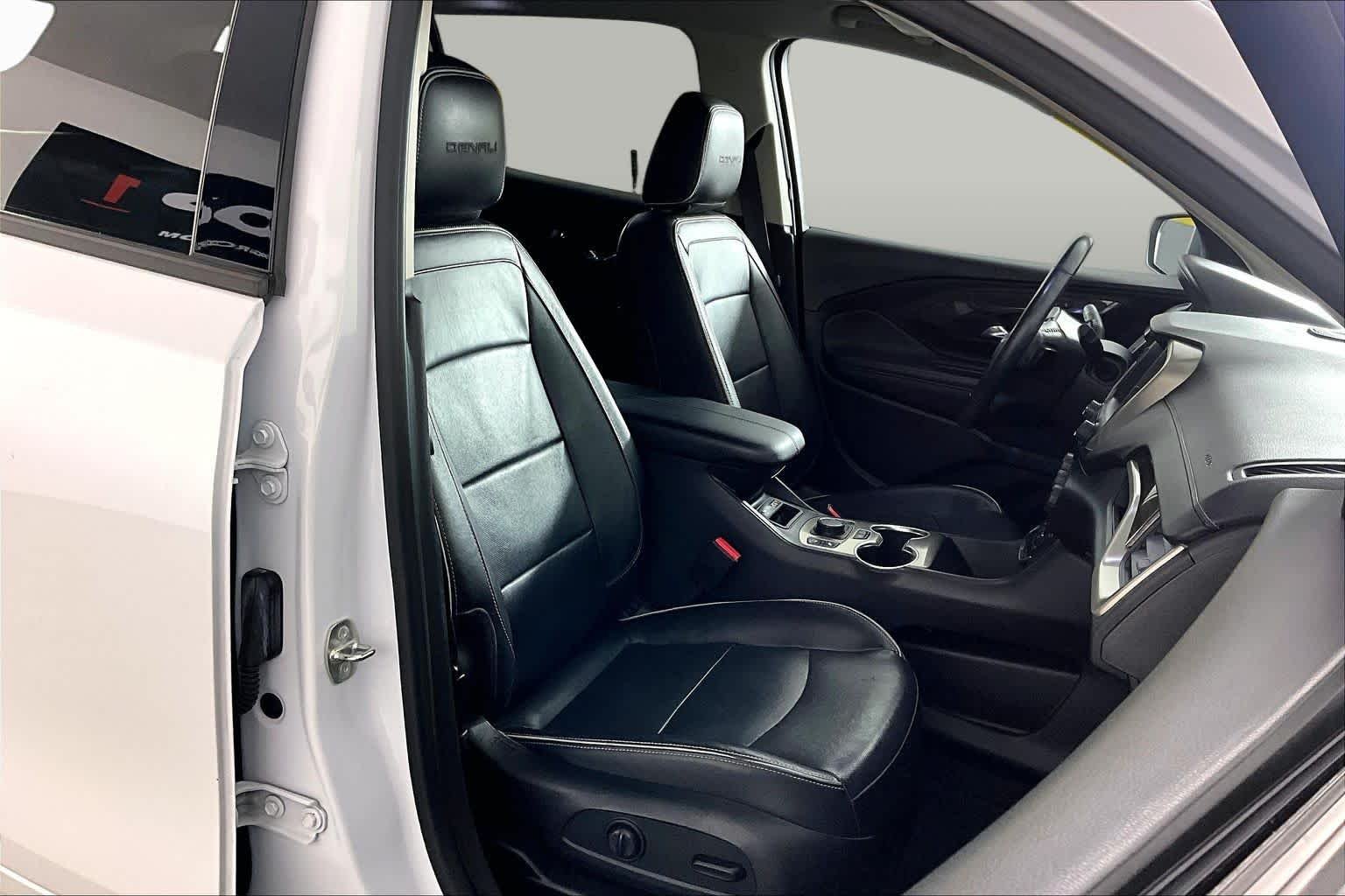 Used 2020 WHITE FROST TRICOAT GMC Denali image 9