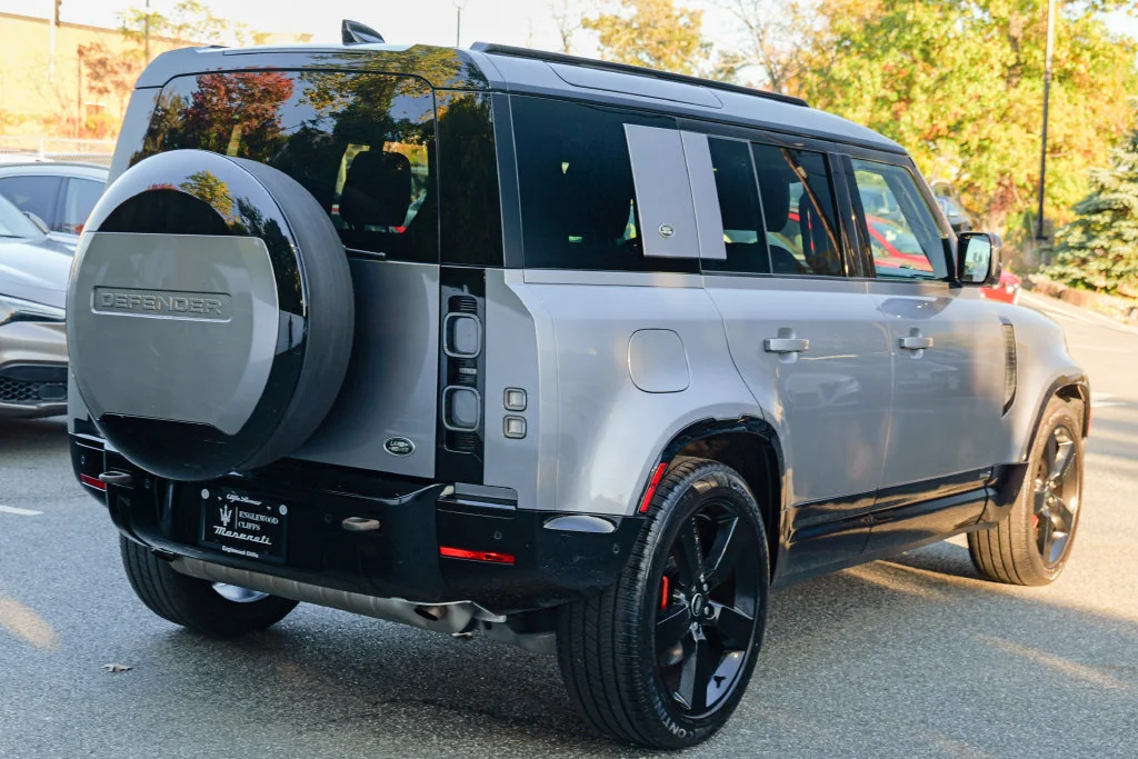 Used 2023 Gray Land Rover X image 7