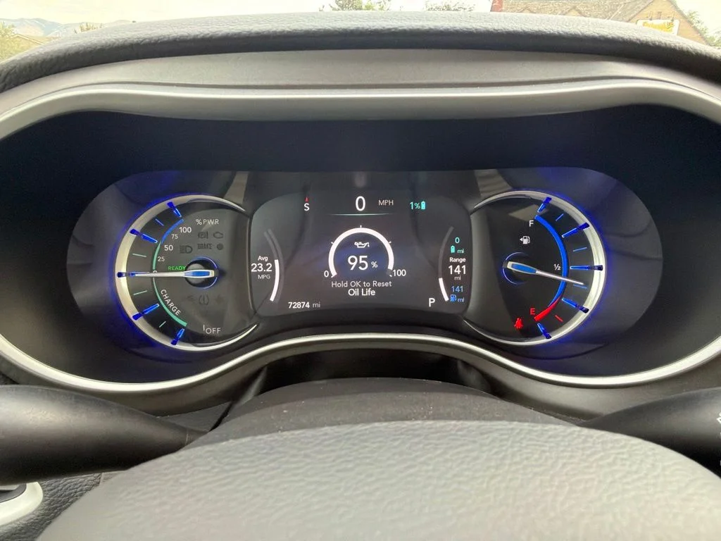 Used 2023 White Chrysler Touring L image 11