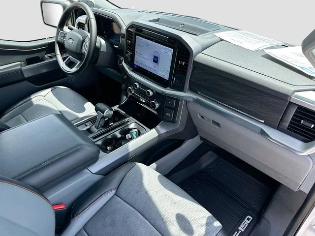 Used 2025 White Ford Lariat image 28