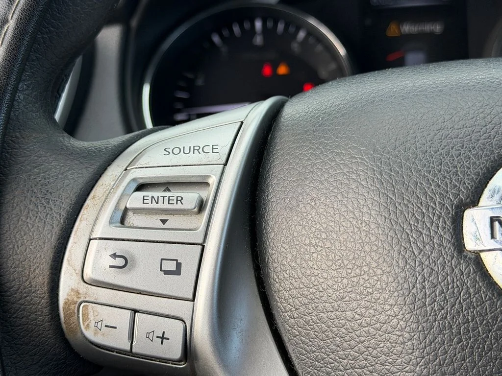 Used 2014 Silver Nissan SV image 23