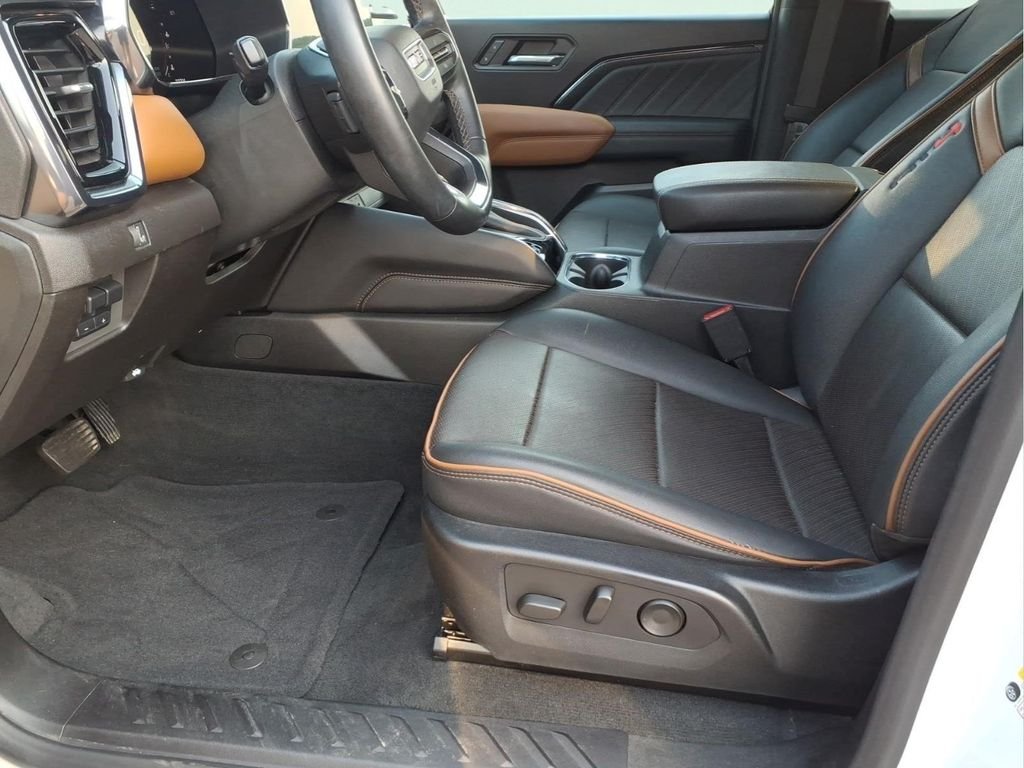 Used 2023 White GMC AT4 image 19
