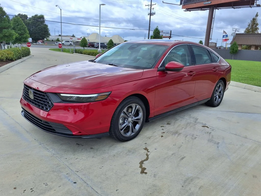 Used 2024 Red Honda EX-L image 3